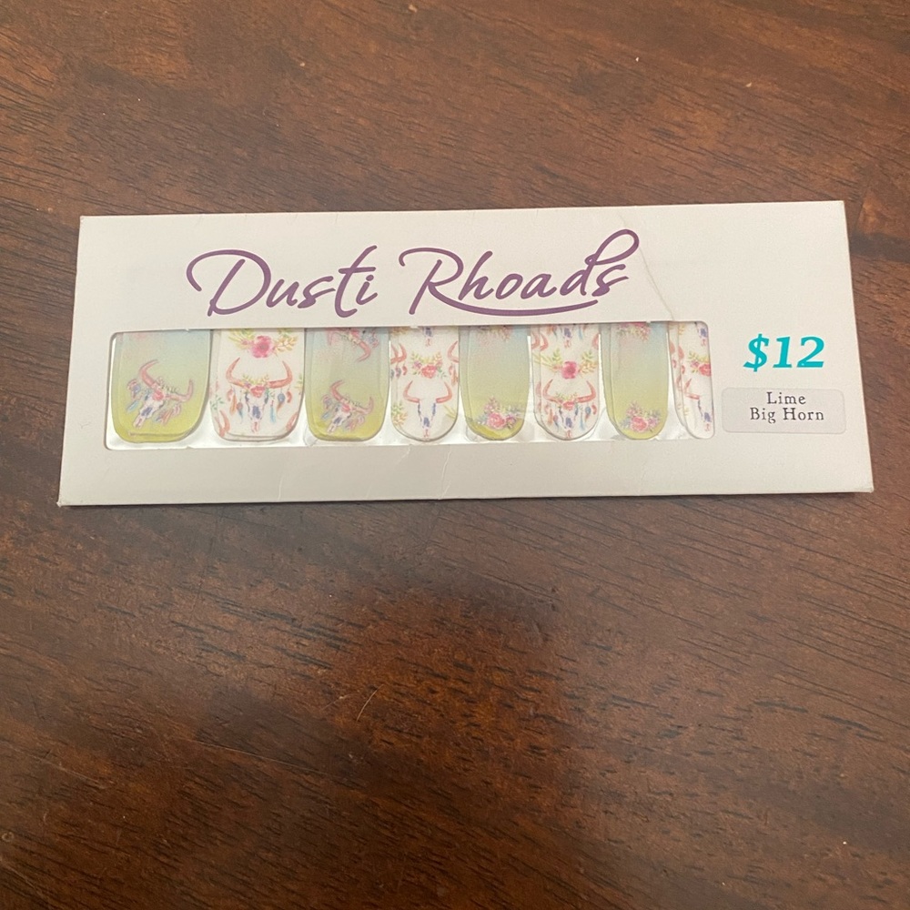 Dusti roads nails, color: lime big horn